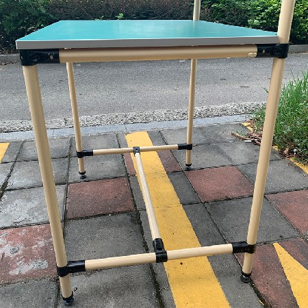 定制防靜電工作臺 15mm厚度夾板綠色防靜電皮白色封邊 調(diào)節(jié)小腳杯